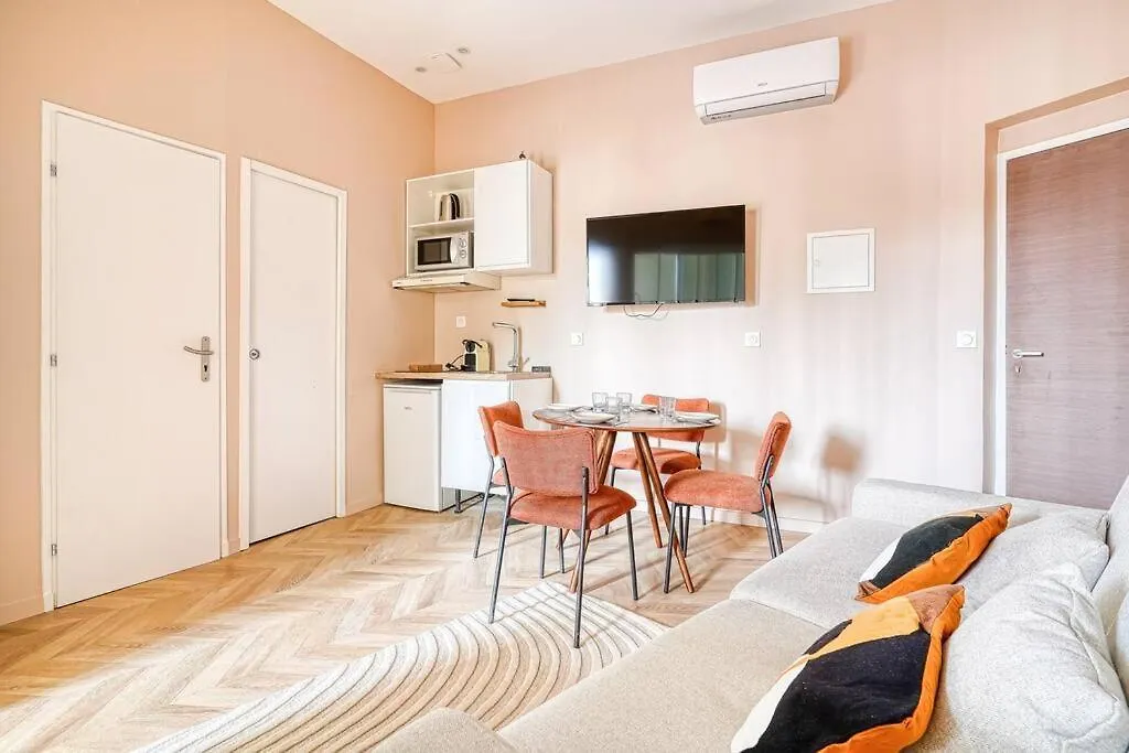 Appartement Avenue De Villiers - III Paris 0*,  França
